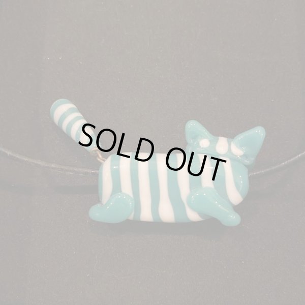 画像2: とんぼ玉ペンダント シマシマ猫 (2)