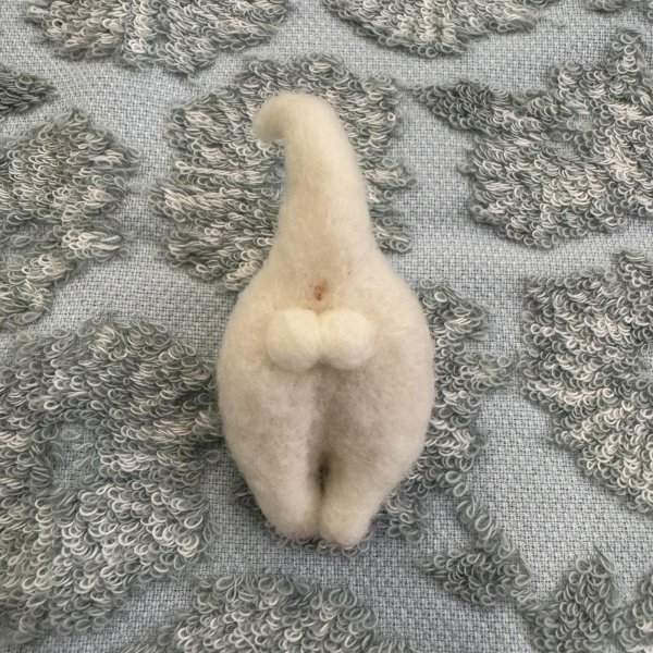 画像1: おしりブローチ (1)