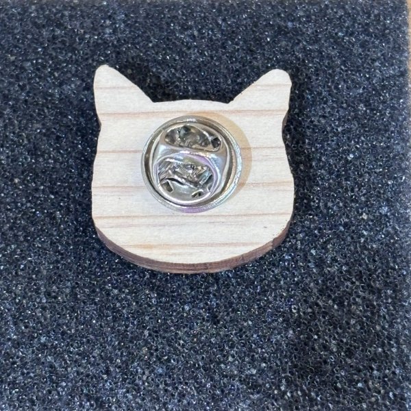 画像2: 木製ピンバッジ (2)